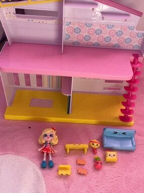 Shopkins play set no box figure and shopkins are included